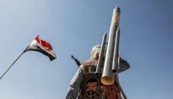 Houthit në luftë, thellohet kriza/ Rebelët e mbështetur nga Irani godasin Izraelin, kërcënohet tregtia globale