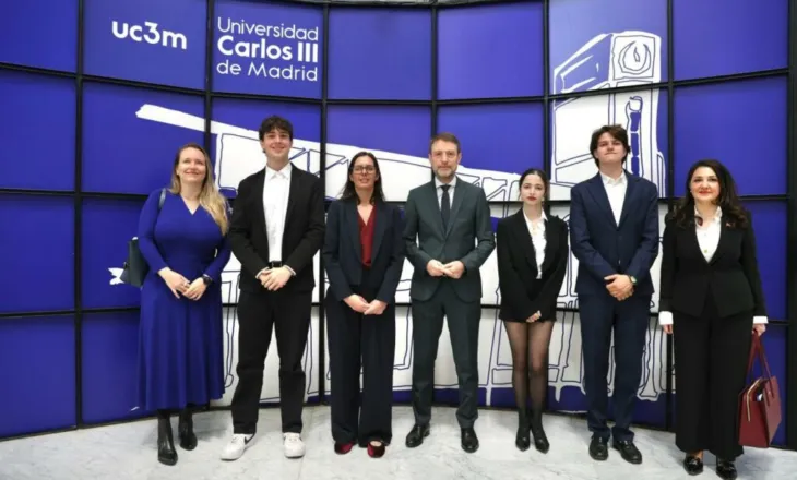 Hoxha me studentët e Madridit: E ardhmja e Shqipërisë, e ankoruar brenda familjes europiane