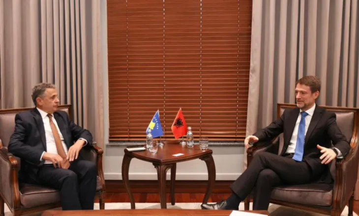 Hoxha pret Ambasadorin Durmishi: Kosova, përparësi e padiskutueshme e politikës së jashtme të Shqipërisë