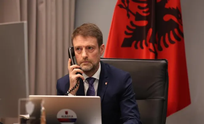 Hoxha telefonatë me Konjufcën: Shqipëria mbetet e palëkundur në mbështetjen e gjithanshme për Kosovën