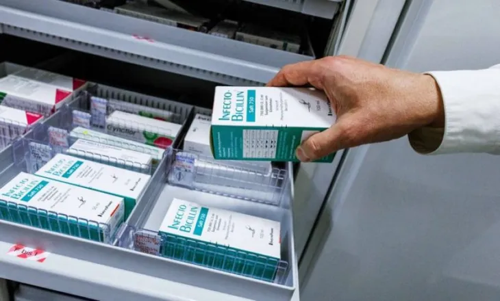 Hulumtimi: Antibiotikët mund të prishin mikrobiomën e zorrëve deri në 8 vjet