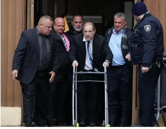 I dënuar për krime seksuale, ish-manjati amerikan: Më kanë rrahur, s’dua të rri më këtu