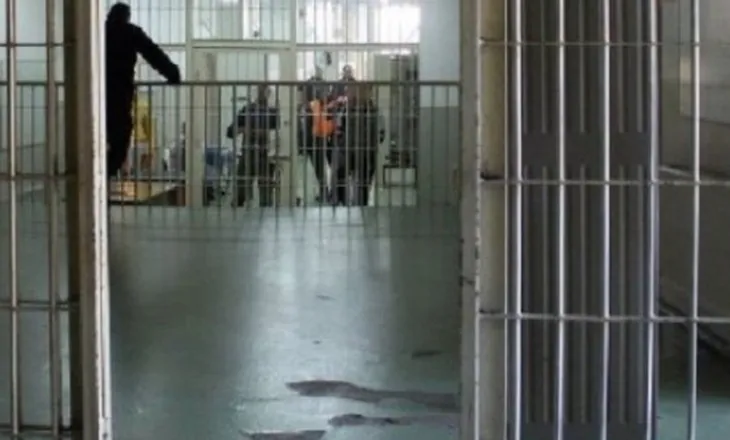 I dënuari me burg të përjetshëm për vrasje ndërron jetë në spitalin e Korçës