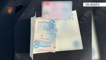 I dha policit 15 mijë lekë për t’i shpëtuar gjobës, procedohet 61-vjeçari në Durrës