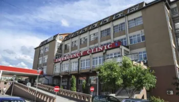 I kequshqyer dhe me plagë në këmbë/ 5-vjeçari dërgohet në gjendje të rëndë në QKUK, arrestohen prindërit