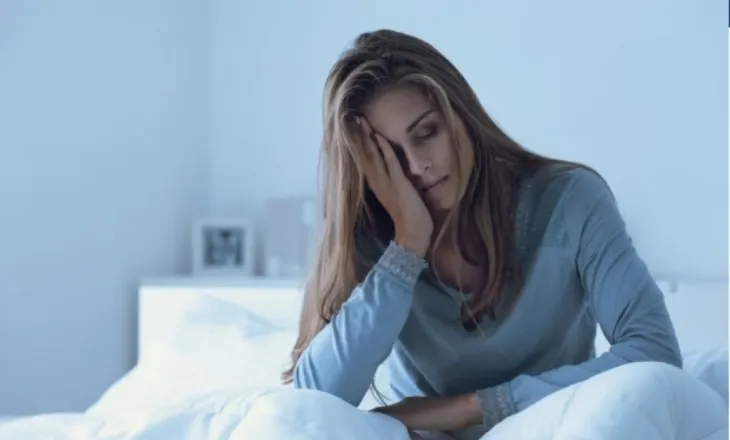 I lodhur edhe pas tetë orësh gjumë – cilat janë arsyet pas kësaj?