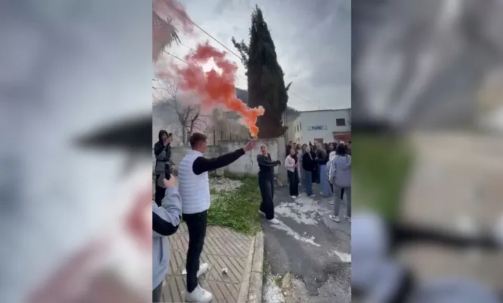 I mituri u godit me thikë/ Nxënësit e gjimnazit në Delvinë dalin në protestë para Komisariatit: S’futemi në mësim pa u marrë masat