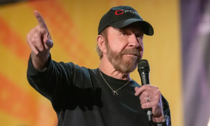 I shëmtuar dhe i tallur/ Rrugëtimi jetësor i Chuck Norrisit