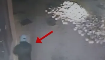 I vuri zjarrin mobilerisë ‘Aliko’ në Vlorë, arrestohet autori! PAMJET- I maskuar thyen xhamin dhe hedh benzinë