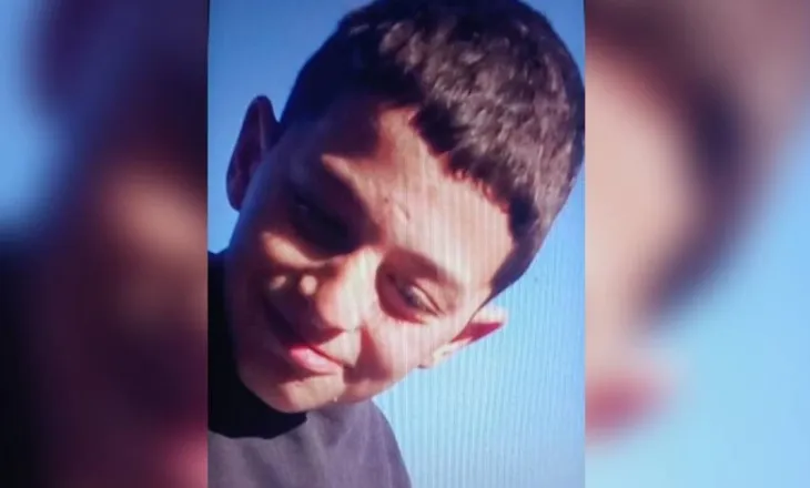 I zhdukur prej dy ditësh 13-vjeçari Flavio, familjarët bëjnë apel për ndihmë