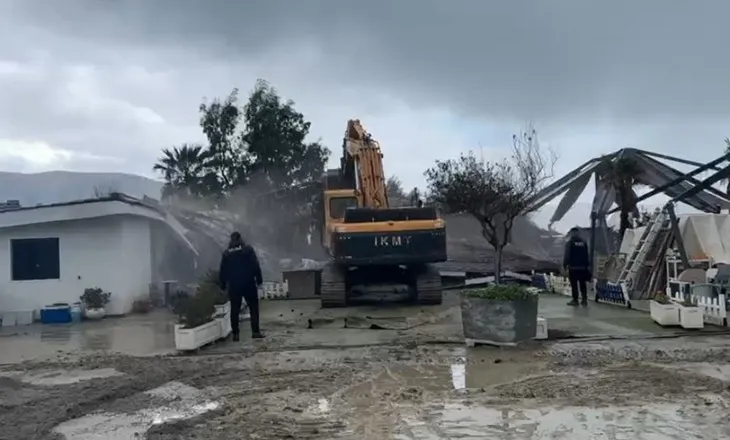 IKMT aksion në Radhimë/ Banorët kundërshtojnë prishjen e 5 objekteve, mes tyre katër banesa dhe një restorant