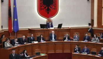 Imuniteti i Ballukut, Rama rikthehet në seancën plenare