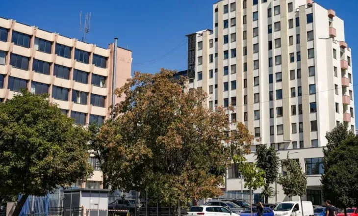 Incident në Ambasadën e Kosovës në Berlin, vendosen etiketa fyese në gjuhën serbe, reagon Ministria e Jashtme në Prishtinë