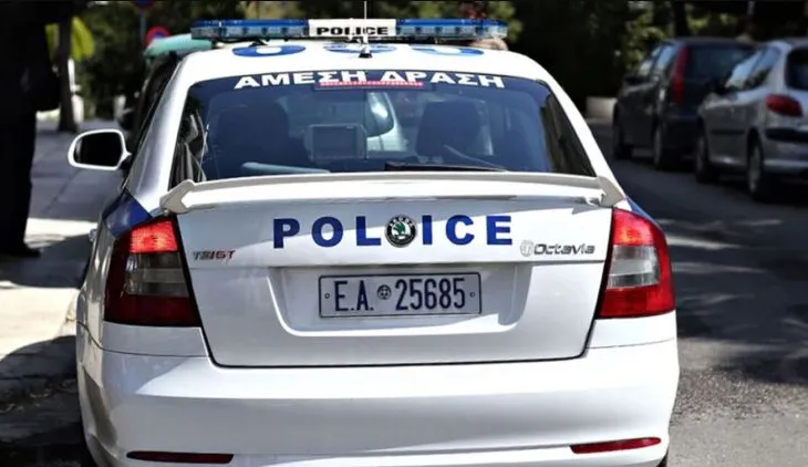 Inskenoi grabitjen për…/ Shqiptari i vjedh 11 mijë euro shokut të dhomës në Kretë dhe i ‘investon’ në lojëra fati!