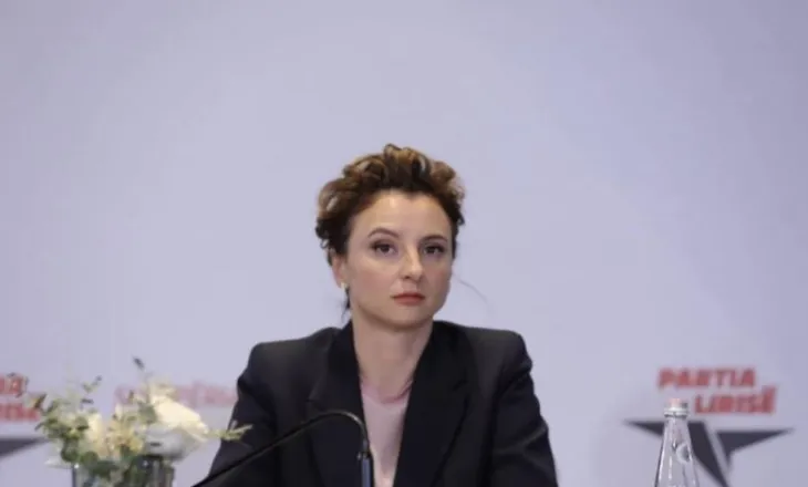 “Integrimi europian po sabotohet”, Xhixho për çështjen “Balluku”: Mandati i deputetit po trajtohet si privilegj për…