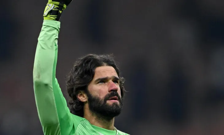Inter dhe Juve mbesin me “gisht në gojë”, agjenti i Alisson zbulon vendimin përfundimtar