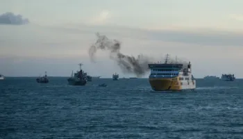 Irani hap kalimin në Hormuz, por vetëm për “anijet jo armiqësore”