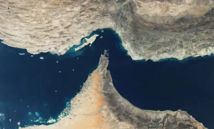 Irani jep ‘dritën jeshile’/ Hap Ngushticën e Hormuzit, lejon kalimin e 20 anijeve pakistaneze