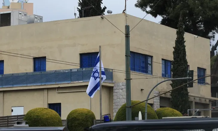 Irani kërcënon me goditje ndaj ambasadave izraelite në të gjithë botën