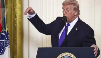 ‘Irani kërkoi falje…’/ Trump thotë se ‘do të goditet shumë rëndë’, ushtria po shqyrton objektiva të reja