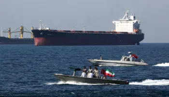 Irani lejon anijet pakistaneze të kalojnë në Ngushticën e Hormuzit