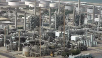 Irani nuk bë pas, sulmon rafinerinë në Kuvajt, drone edhe në rafinerinë saudite në portin e Detit të Kuq