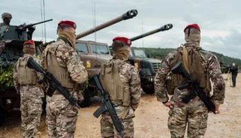 Irani shënjestron bazën franceze në Irak, vritet një ushtar. Reagon ashpër Macron!