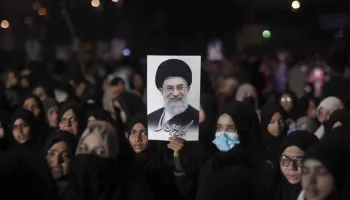 Irani shtyn funeralin e Khameneit, zbulohet arsyeja