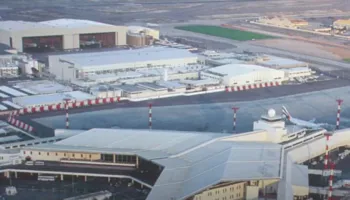 Irani sulmon me dronë aeroportin e Kuvajtit, autoritetet: Zjarri përfshiu një rezervuar karburanti