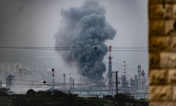 Irani sulmon një rafineri nafte në një qytet të Izraelit, nuk raportohet ende për viktima