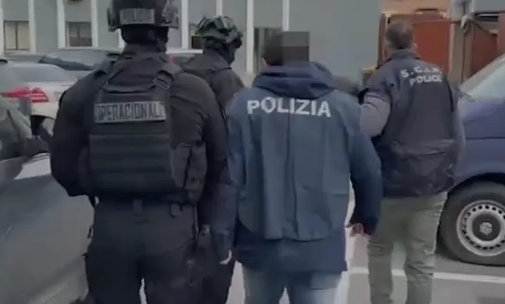 Ishin shpallur në kërkim për vrasje, ekstradohen në Itali dy kushërinjtë (EMRAT)