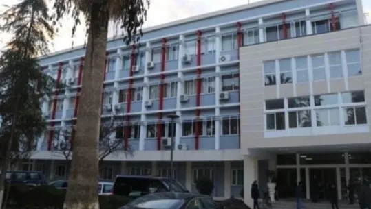 Ishte arrestuar më parë për prostitucion, këshilltari bashkiak genjen në deklarim (Emri)