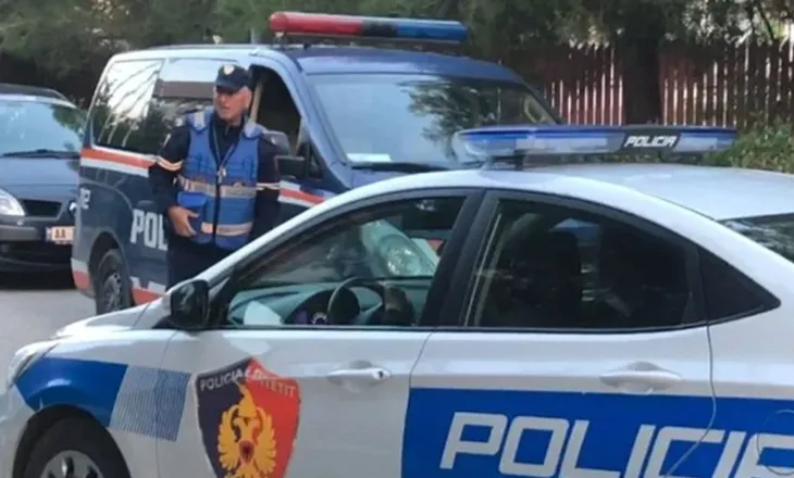 Iu gjetën në banesë arsenal arm’ësh dhe lëndë plasëse, arrestohet 35-vjeçari