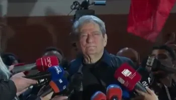 Iu hodh spray në sy, Berisha flet në mbyllje të protestës: Ishte një akt i shëmtuar, por…