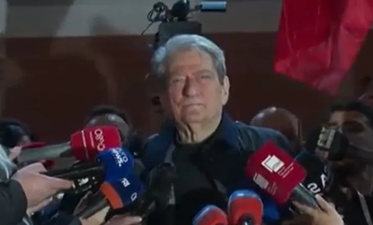 Iu hodh spray në sy, Berisha flet në mbyllje të protestës: Ishte një akt i shëmtuar, por…