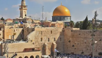 Izraeli bllokon klerikët katolikë, për herë të parë ndër shekuj nuk lejohen të shkojnë në Kishën e Varrit të Shenjtë