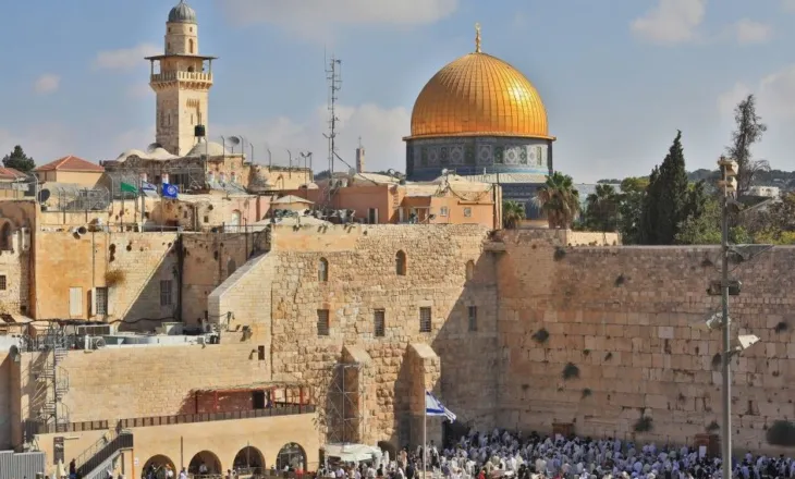 Izraeli bllokon klerikët katolikë, për herë të parë ndër shekuj nuk lejohen të shkojnë në Kishën e Varrit të Shenjtë