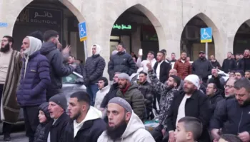 Izraeli mbyll xhaminë Al Aksa, besimtarët luten në rrugë: Hera e parë në dekada, jemi të trishtuar