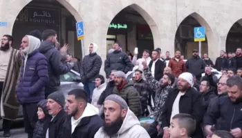 Izraeli mbyll xhaminë Al Aksa, besimtarët luten në rrugë