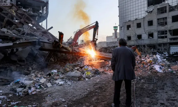 Izraeli sulmon televizionin shtetëror në Teheran, e shkaterron plotësisht