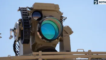 Izraelitet po përdorin një armë lazer, e quajtur Iron Beam, e ndërtuar për t’i luftuar “kërcënimet e ndryshme ajrore”