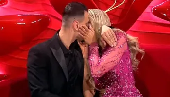 Jam munduar t’i mbaj distancë/ Mateo dhe Brikena në dhomën e rrëfimit, përjetojnë puthjen e tyre të parë