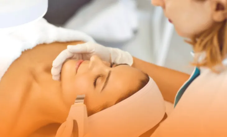 “Jam nga Rusia”/ Estetistja ukrainase i refuzon shërbimin një shtetaseje ruse në Tiranë: Vendet tona janë në luftë