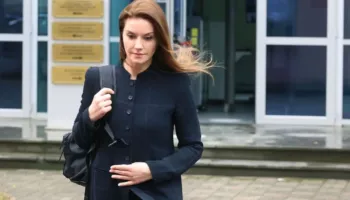 “Jam shtatzënë, kam komplikacione”, Ajola Xoxa kërkon ndryshim të masës së sigurisë