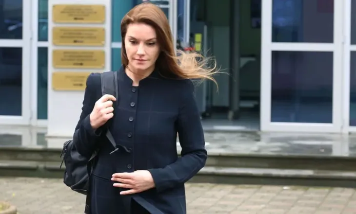 “Jam shtatzënë, kam komplikacione”, Ajola Xoxa kërkon ndryshim të masës së sigurisë