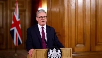 “Jam shumë i zhgënjyer nga ai”/ Pas deklaratës së Trump, reagon Starmer: Nuk besojmë se regjimi mund të ndryshojë nga ajri