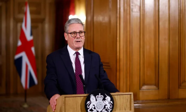 “Jam shumë i zhgënjyer nga ai”/ Pas deklaratës së Trump, reagon Starmer: Nuk besojmë se regjimi mund të ndryshojë nga ajri