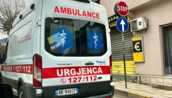 Jetonte e vetme dhe vuante nga disa sëmundje, e moshuara gjendet e vdekur brenda banesës