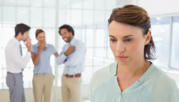 Jo çdo mik është vërtet mik/ Mos u tregoni të gjithëve çdo detaj të jetës tënde…