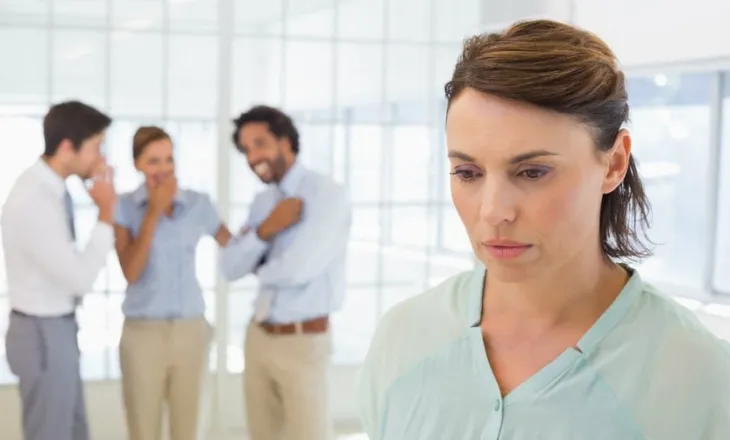 Jo çdo mik është vërtet mik/ Mos u tregoni të gjithëve çdo detaj të jetës tënde…